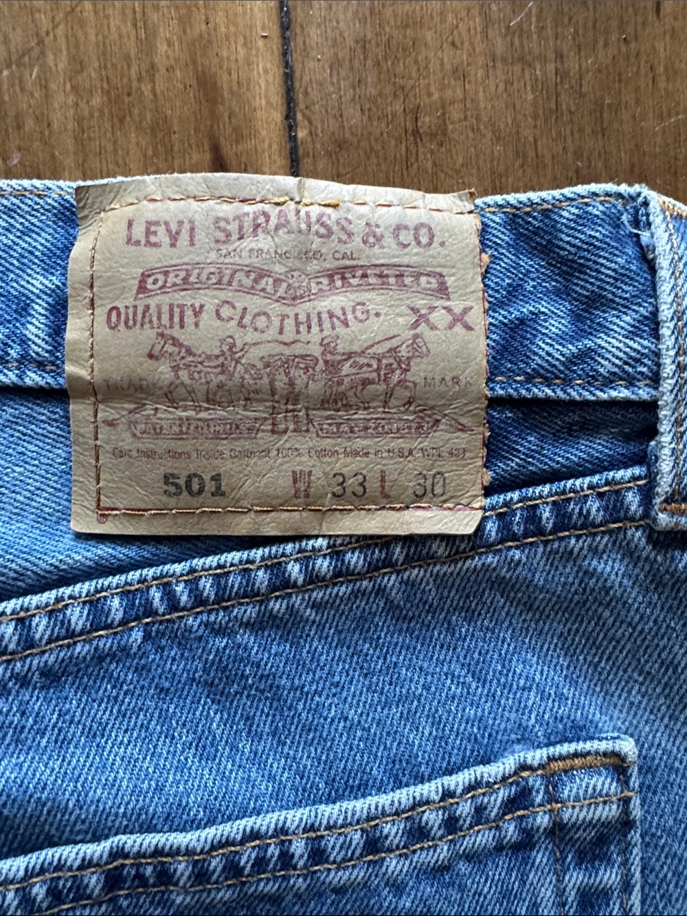 Levi’s 501 button fly- Classic Light Blue Men's Straight-Leg Jeans. 33x30 - Picture 4 of 5